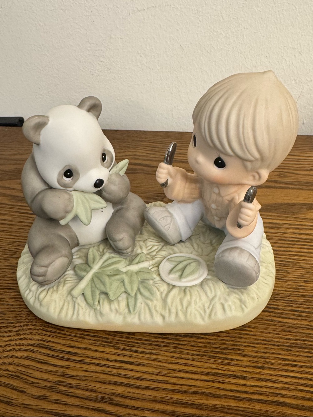 Precious Moments figurine titled "Everything's Better When Shared Together" GUC